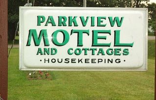Parkview Motel & Cottages Sign